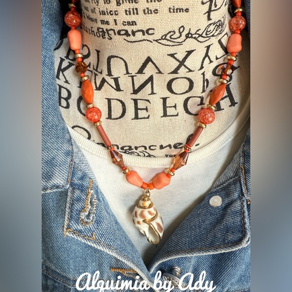 Alquimia Orange and Gold Necklace with Elegant Pendant and orange quartz - Picture 2 of 4